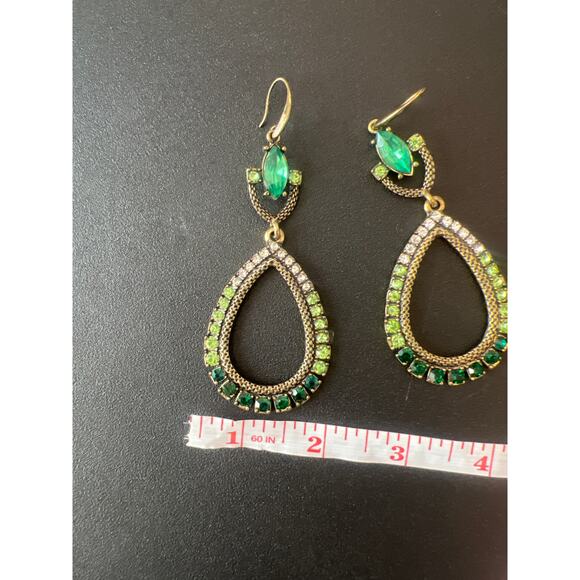 RETRO VINTAGE VICTORIA  STYLE GREEN CRYSTAL TEARDROP CHANDELIER WIRED EARINGS - Picture 5 of 6